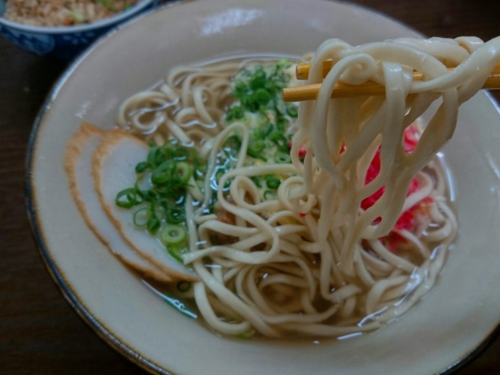 米八そば沖縄市泡瀬の麺