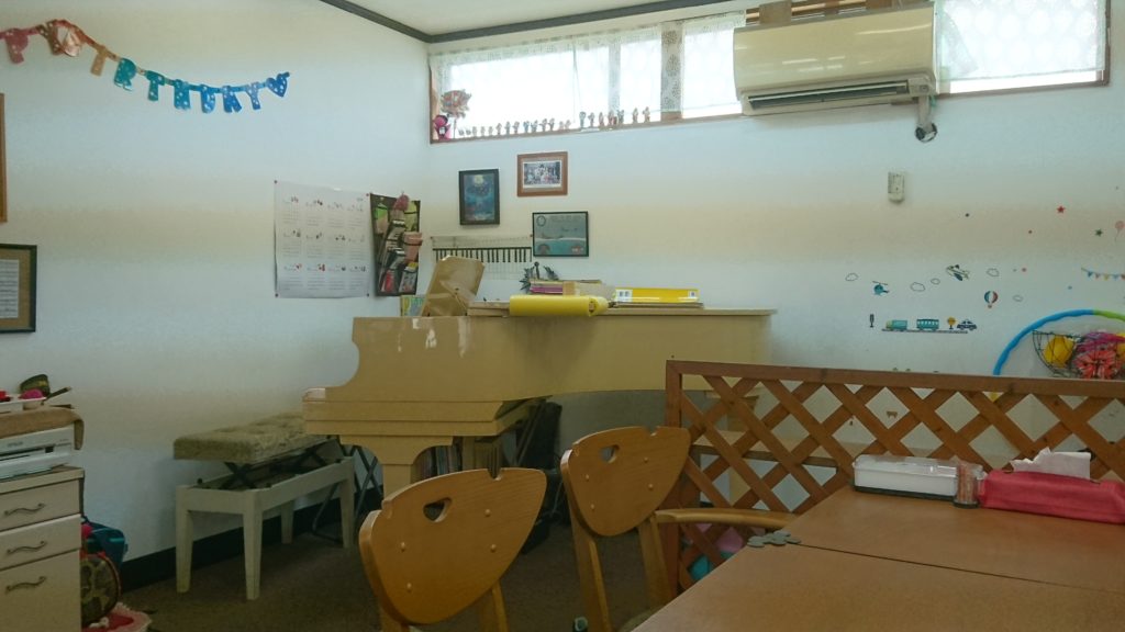 沖縄市カフェLoungeぐれいすピアノ教室
