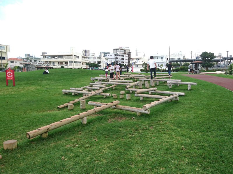 若夏公園沖縄市東のアスレチック遊具