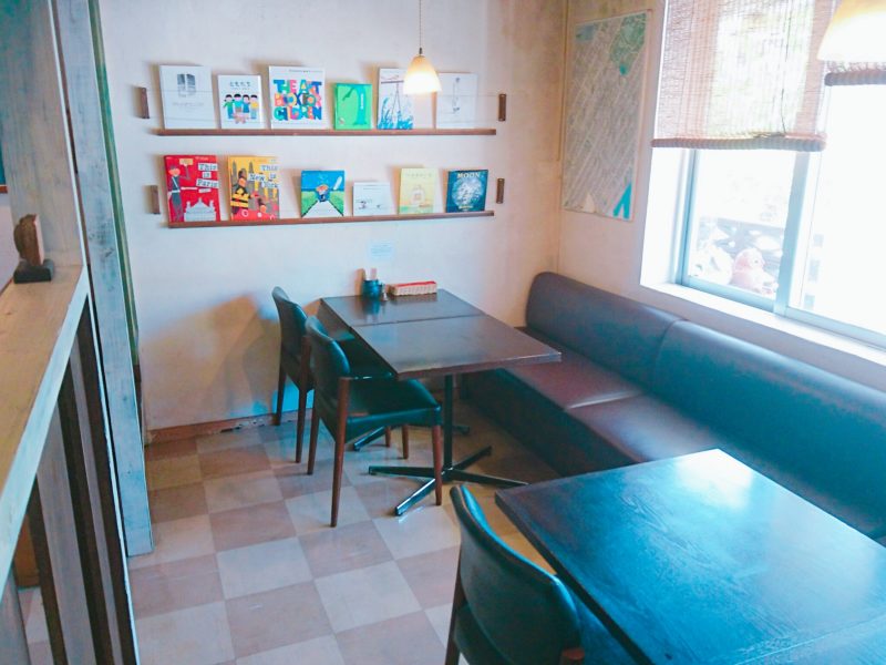 バードランドカフェ沖縄市胡屋のテーブル