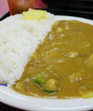 沖縄市上原商店のカレー