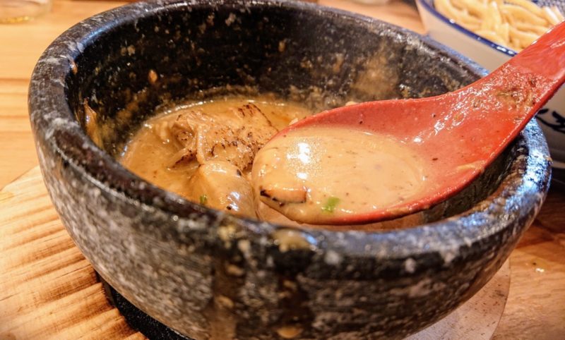 下品なぐらいダシのうまいラーメン屋沖縄市園田の濃厚魚介豚骨つけ麺