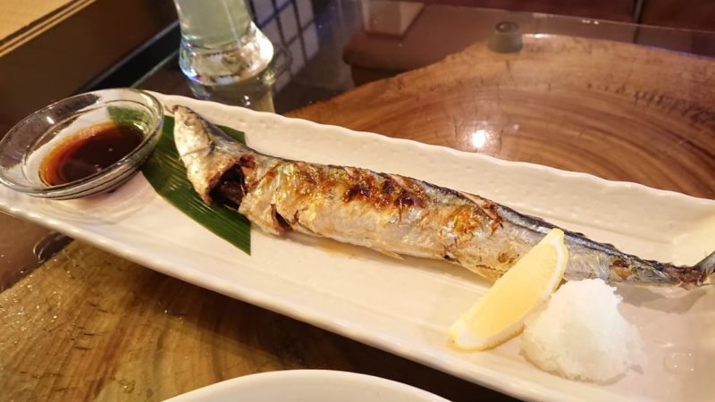 魚幸（うおさち）沖縄市上地中の町のサンマの塩焼き