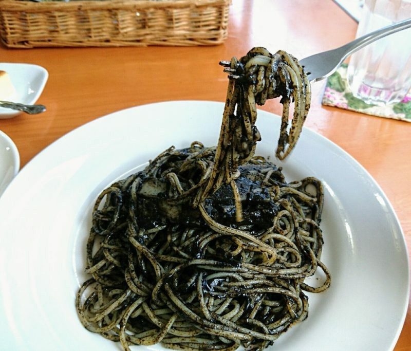 沖縄市中央カンティーナのイカ墨スパゲティ