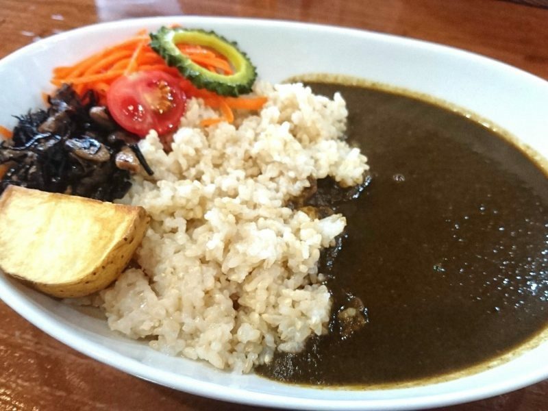 沖縄市仲宗根町キッチンのぎの薬膳カレー