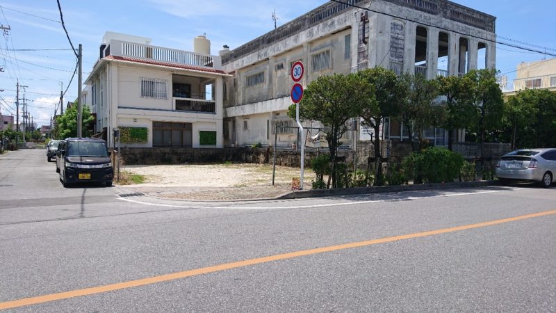 沖縄黒糖カレーあじとや沖縄市泡瀬の駐車場