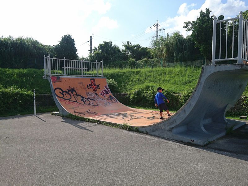 沖縄市スケボーができる公園
