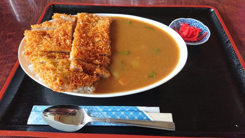 巨鍋食堂沖縄市南桃原のカツカレー