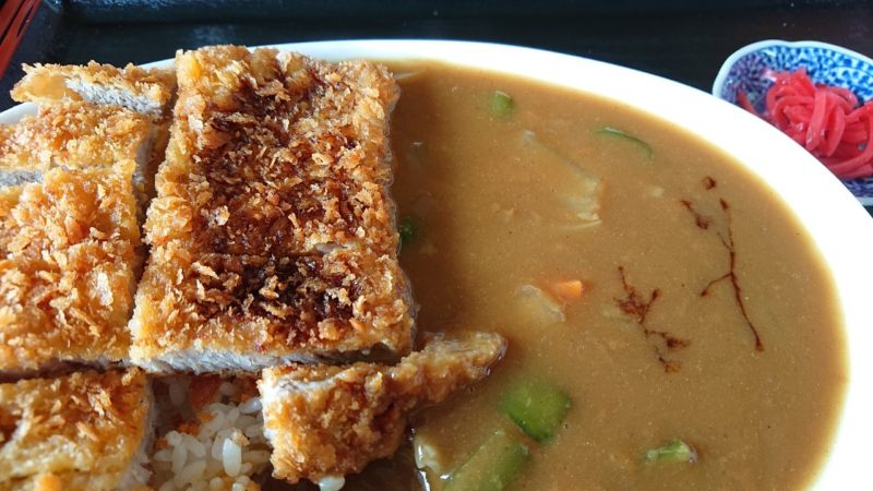 巨鍋食堂沖縄市南桃原のカツカレー