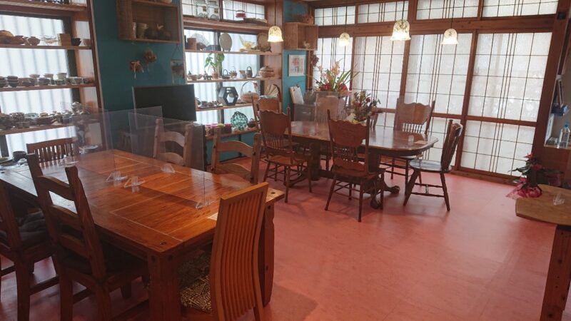 CHIHANA CAFE（チハナカフェ）・庵土（あんど）沖縄市胡屋の店内